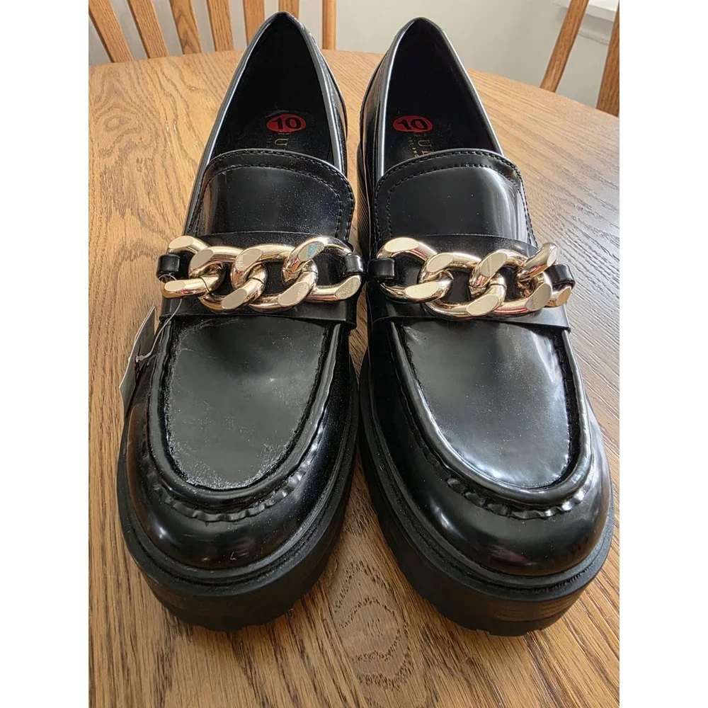NWOT Guess Hillford W 10 Chunky Lug Sole Gold Chain Black Patent Leather Loafer